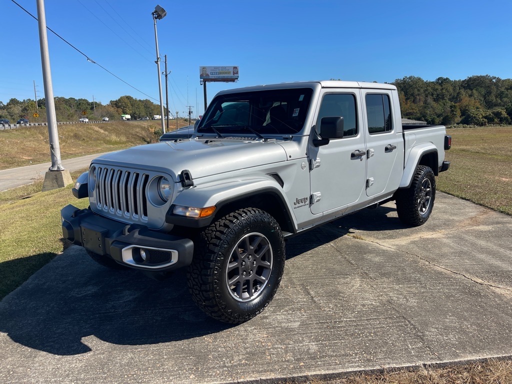 2023 Jeep Gladiator Overland's photo