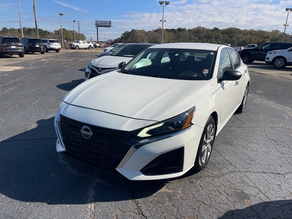 2024 Nissan Altima S's photo
