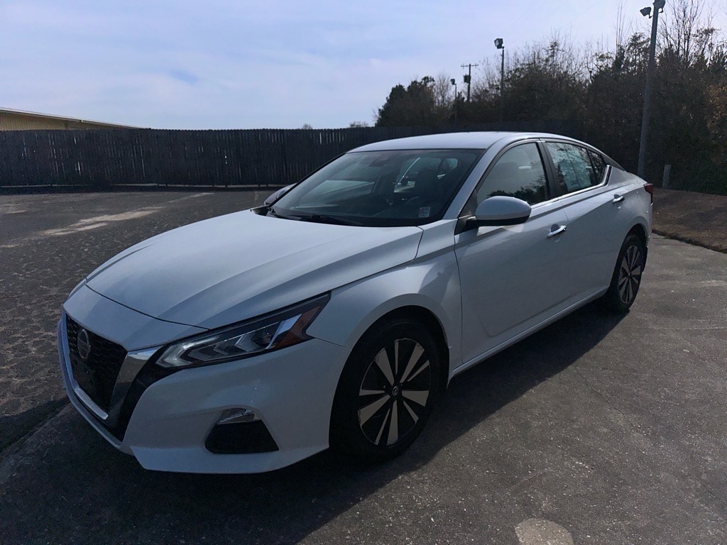2022 Nissan Altima SV's photo
