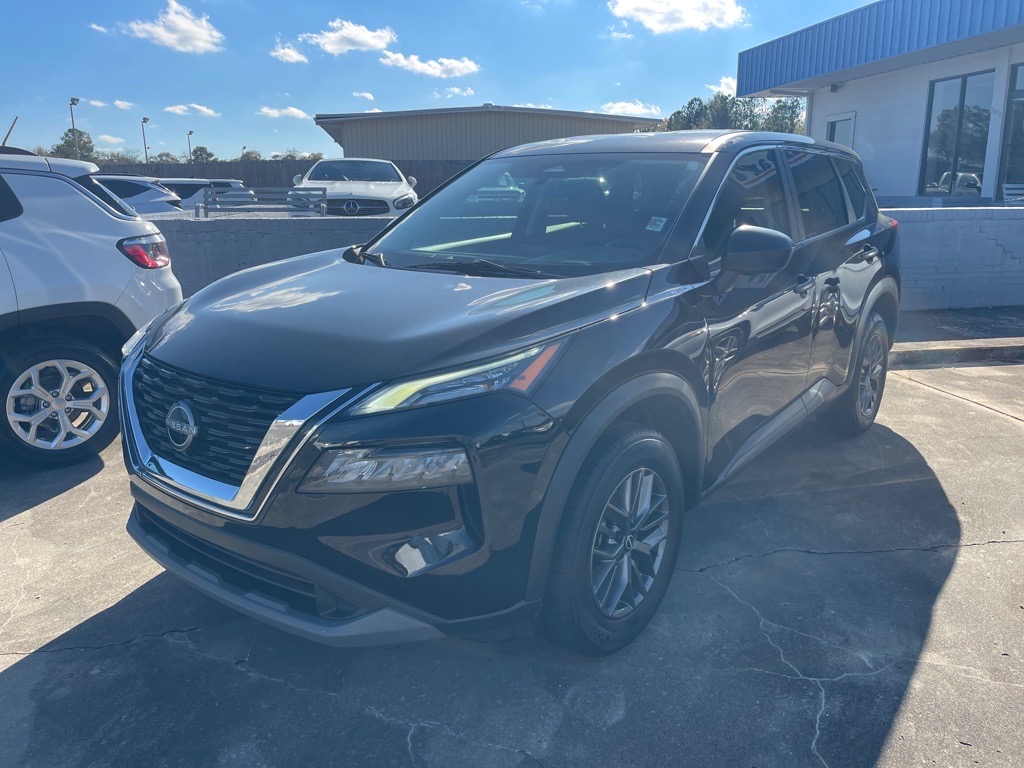 2023 Nissan Rogue S's photo