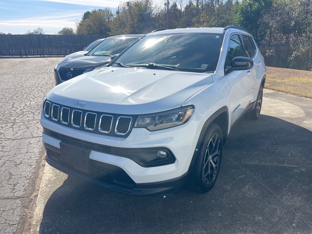 2024 Jeep Compass Latitude's photo
