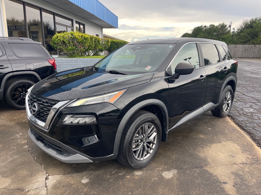 2023 Nissan Rogue S's photo