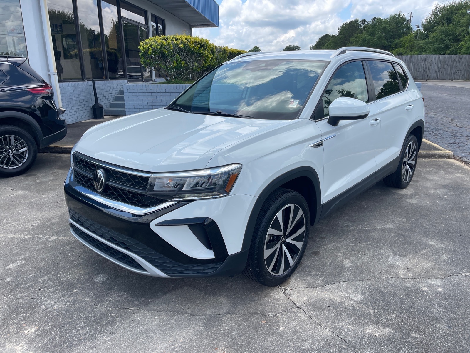 2024 Volkswagen Taos 1.5T SE's photo