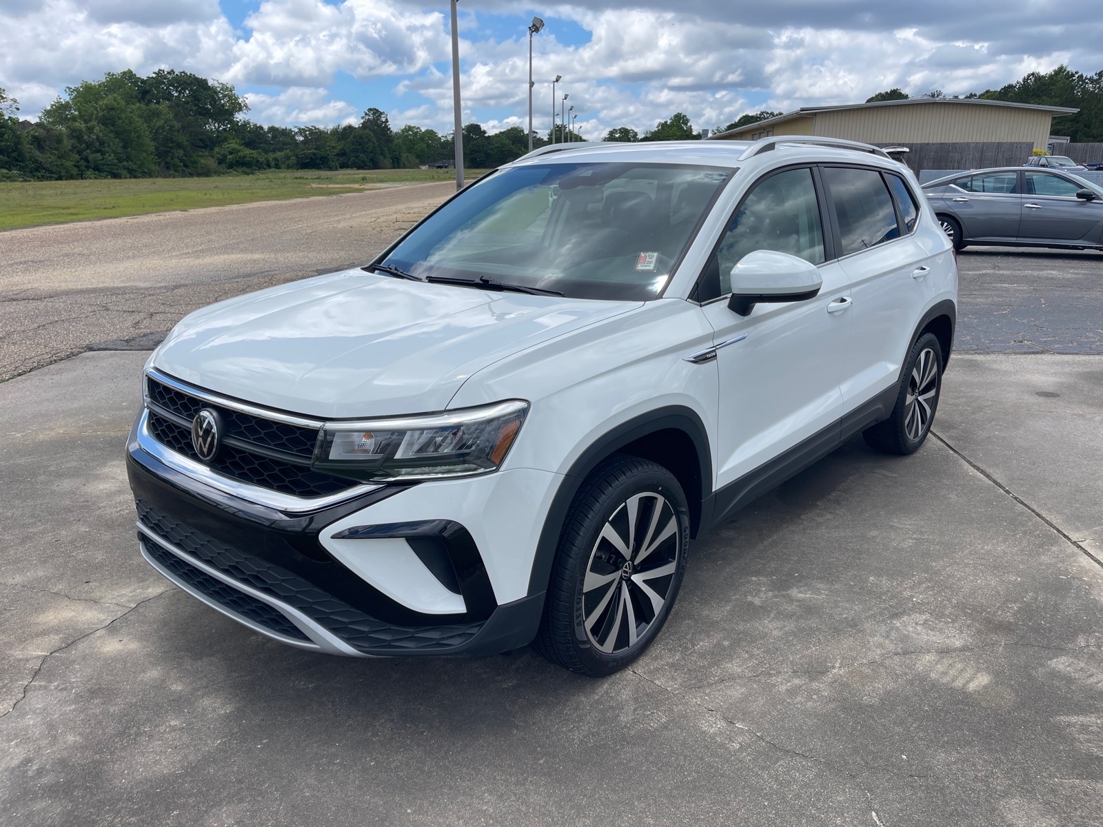 2024 Volkswagen Taos 1.5T SE's photo
