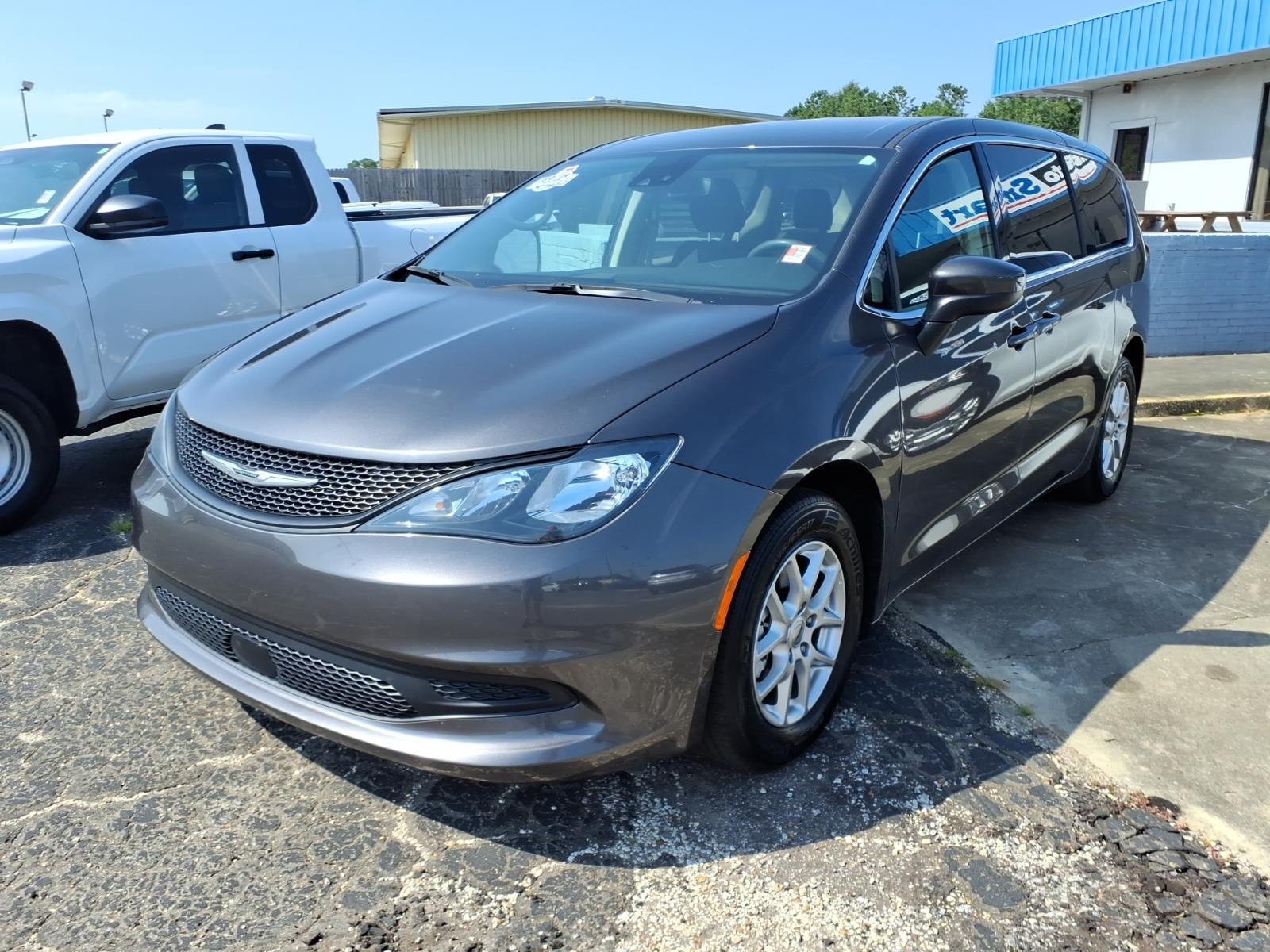 2023 Chrysler Voyager LX's photo