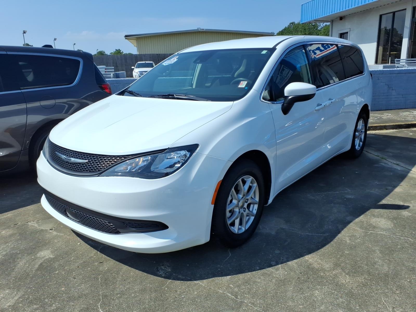2023 Chrysler Voyager LX's photo